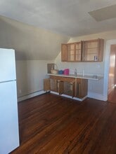 38 Claybourne St, Unit 3 in Boston, MA - Foto de edificio - Building Photo