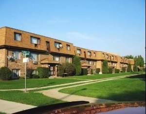 648 Pickwick Ct in Mount Prospect, IL - Foto de edificio