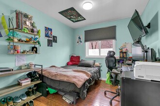 926 California Av in Windsor, ON - Building Photo - Building Photo