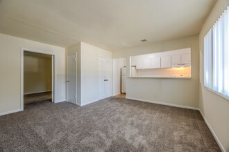 Clarkston Oaks Apartments in Clarkston, GA - Foto de edificio - Interior Photo