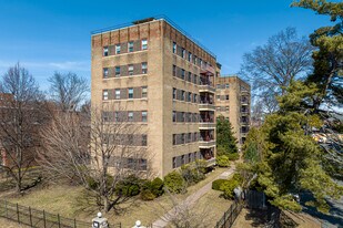 Laurel Condominiums in Hartford, CT - Building Photo