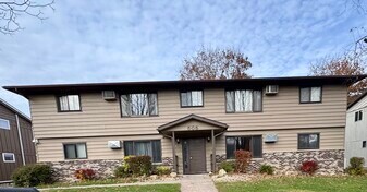 505 Kerry Dr, Unit 102 in Winona, MN - Building Photo