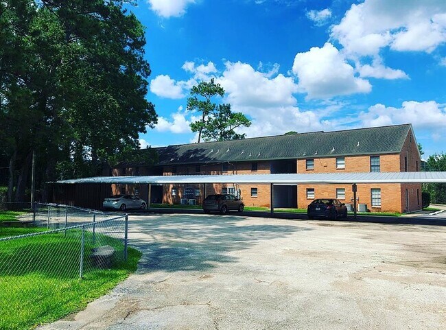 3700 Pine Manor Ln in Dickinson, TX - Building Photo - Building Photo