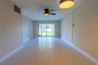 3125 Oakland Shores Dr in Oakland Park, FL - Building Photo - Building Photo
