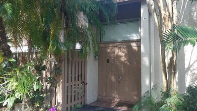 11487 SW 109th Rd, Unit B in Miami, FL - Building Photo - Building Photo