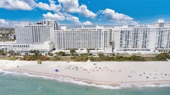 5555 Collins Ave, Unit 16A in Miami Beach, FL - Building Photo