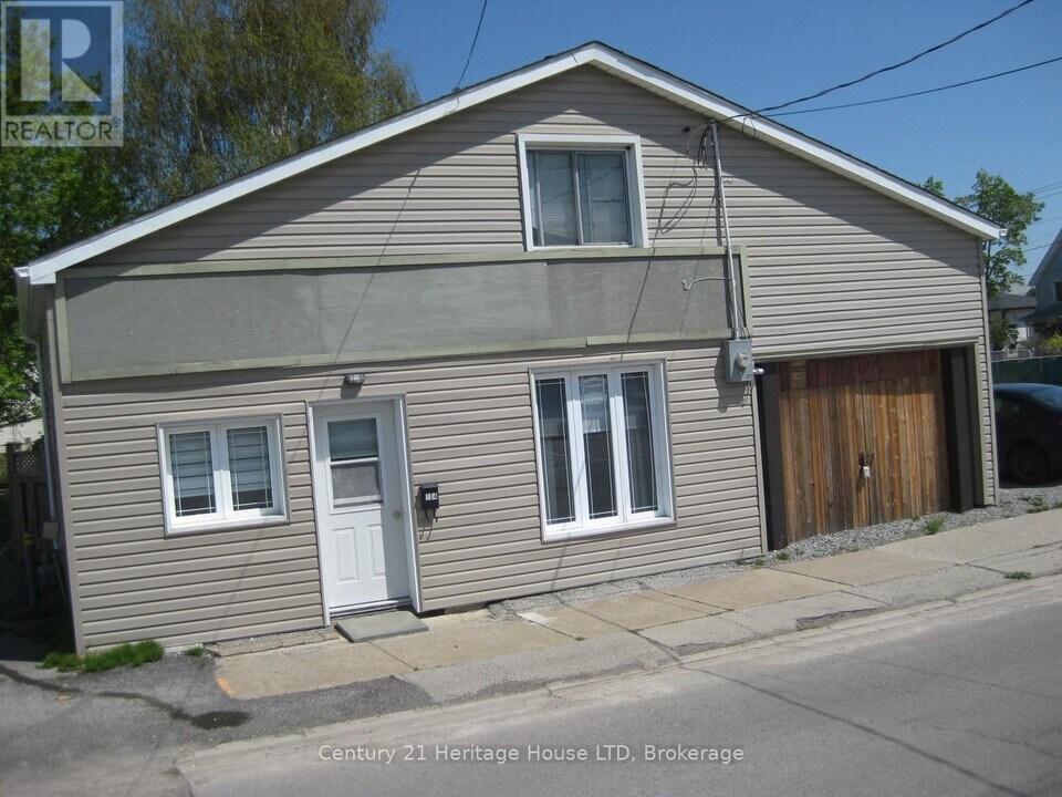 104 Fraser St in Port Colborne, ON - Building Photo