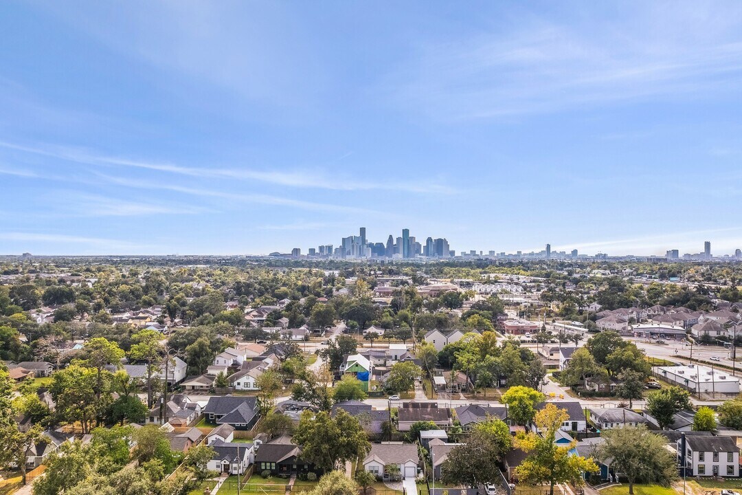 319 Moody St in Houston, TX - Building Photo