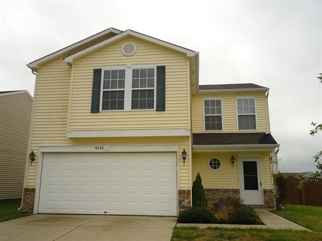 9533 W Constellation Dr in Pendleton, IN - Building Photo