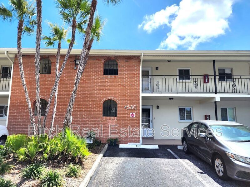 4580 Overlook Dr NE in St. Petersburg, FL - Building Photo