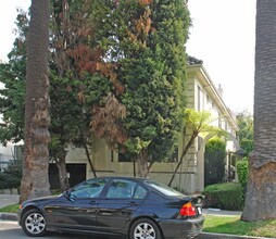 422 S Palm Dr in Beverly Hills, CA - Building Photo - Building Photo