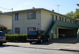 1440 Hess Rd in Redwood City, CA - Foto de edificio - Building Photo