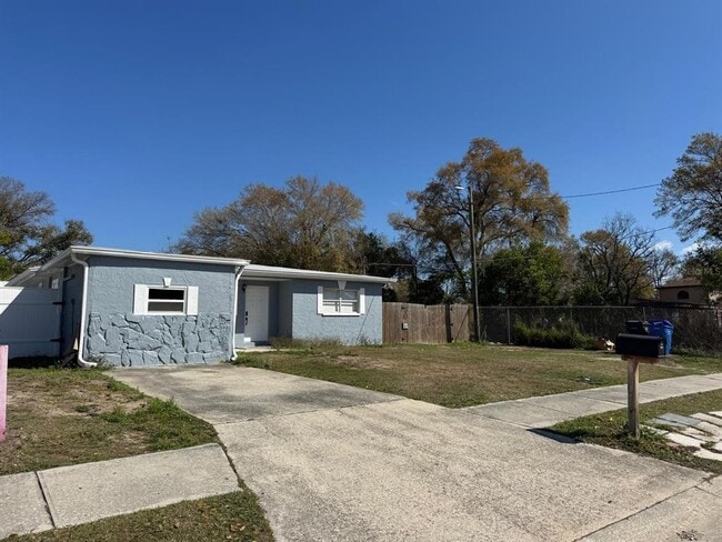 8204 Dahlia Ave in Tampa, FL - Building Photo - Building Photo