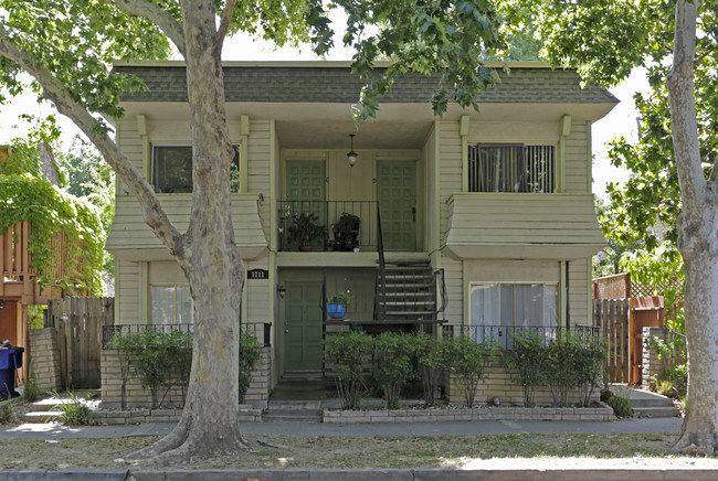 1711 27th St in Sacramento, CA - Foto de edificio - Building Photo