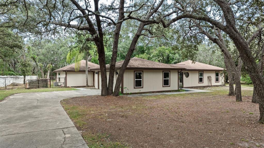 15005 Noon Ct in Spring Hill, FL - Building Photo