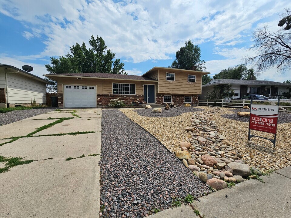 3627 Mesa Grande Dr in Colorado Springs, CO - Building Photo
