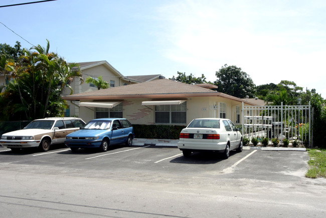 Ferrante Apts #5 in Fort Lauderdale, FL - Foto de edificio - Building Photo