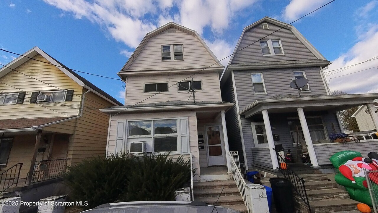 52 Luzerne St in Wilkes-Barre, PA - Foto de edificio