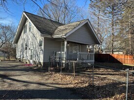 2029 Cartier St in Flint, MI - Building Photo