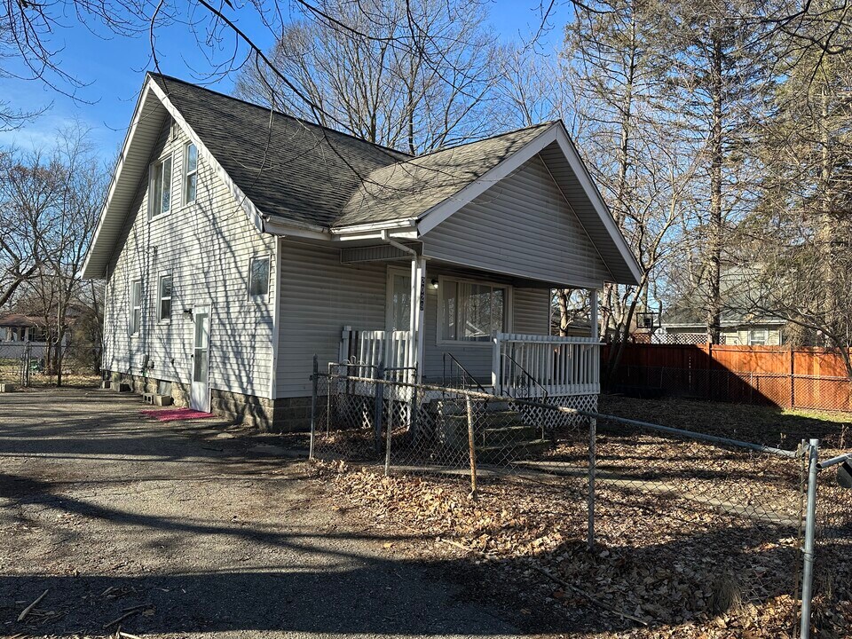 2029 Cartier St in Flint, MI - Foto de edificio