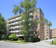 Blandford Court in Toronto, ON - Building Photo