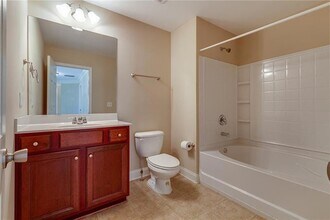 3590 Falling Leaf Ln, Unit 214 in Cumming, GA - Building Photo - Building Photo