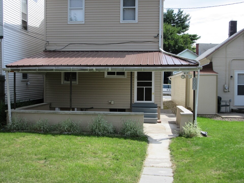 3008 Broad Ave, Unit 2 in Altoona, PA - Foto de edificio