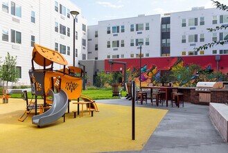 Vina Apartments in Denver, CO - Foto de edificio - Interior Photo
