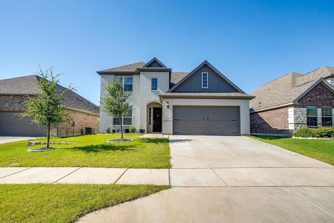449 Windy Knoll Rd in Burleson, TX - Foto de edificio