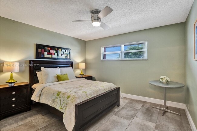 400 S Hollybrook Dr