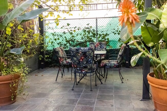 Furnished - Heart of Hollywood Suites in Los Angeles, CA - Building Photo - Building Photo
