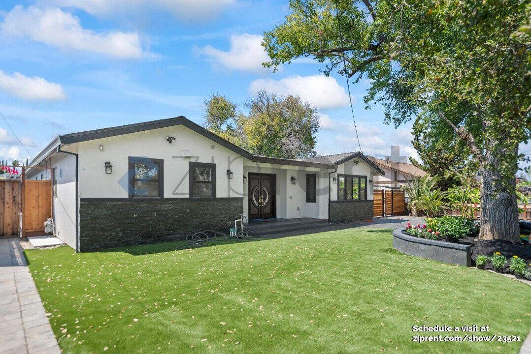 881 Kenneth Ave in Campbell, CA - Building Photo