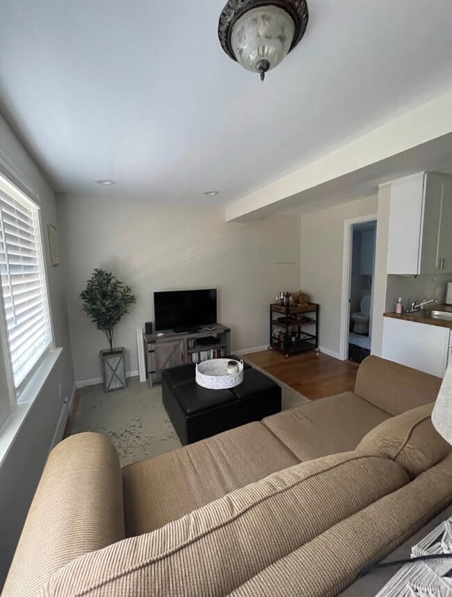 224 Commerce St, Unit B