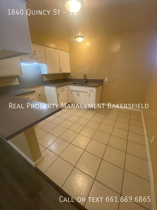 1840 Quincy St in Bakersfield, CA - Building Photo - Building Photo