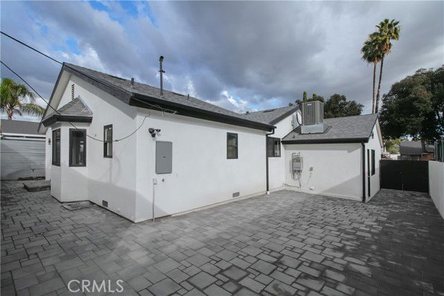 property at 8143 Hazeltine Ave