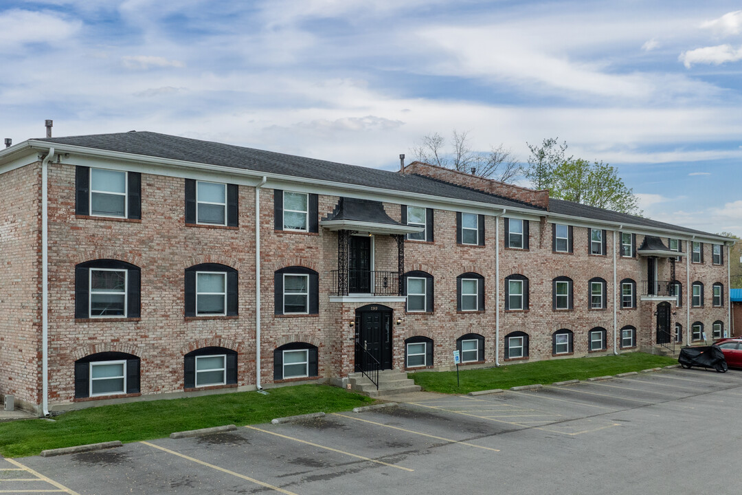 Cardinal Hill Gardens in Louisville, KY - Building Photo