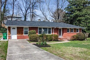 2310 Poplar Springs Dr NE in Atlanta, GA - Building Photo