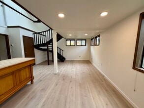 12426 79th Ave S in Seattle, WA - Foto de edificio - Building Photo