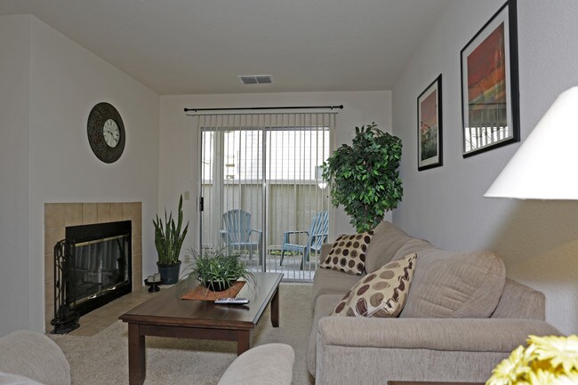 Stonebridge Apartment Homes in Sacramento, CA - Building Photo - Interior Photo
