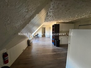 133 Essex St-Unit -14 in Bangor, ME - Foto de edificio - Building Photo