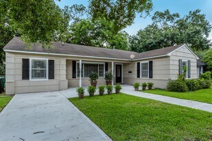 1230 Timbergrove Ln in Houston, TX - Building Photo