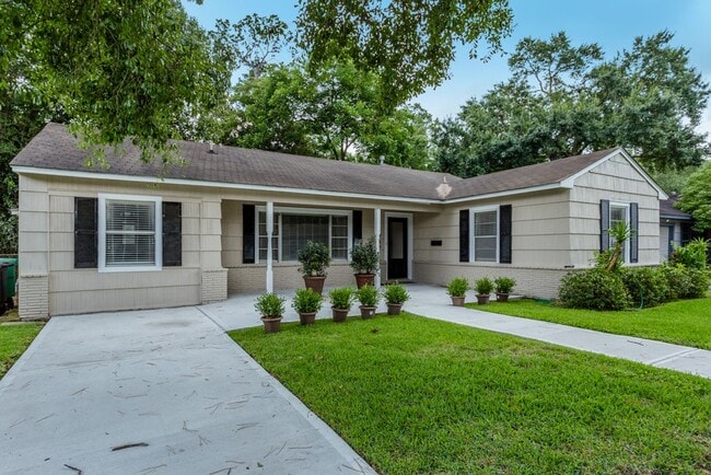 1230 Timbergrove Ln in Houston, TX - Building Photo - Building Photo