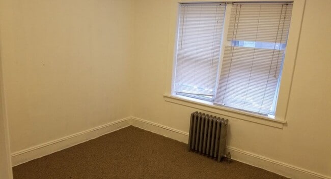 325 10th Ave in Paterson, NJ - Building Photo - Building Photo