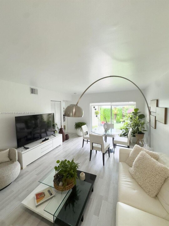 1112 NW 125th Pl in Miami, FL - Building Photo