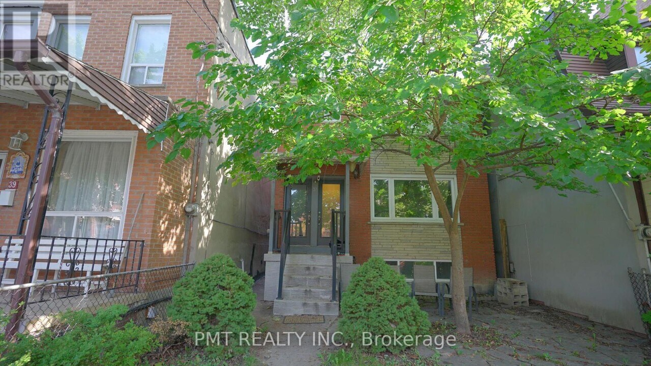37 Brookfield St in Toronto, ON - Building Photo