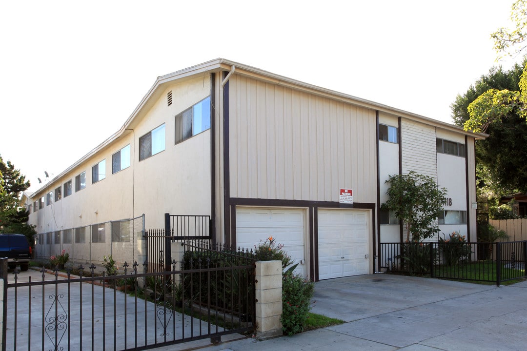 1118 Cedar Ave in Long Beach, CA - Foto de edificio