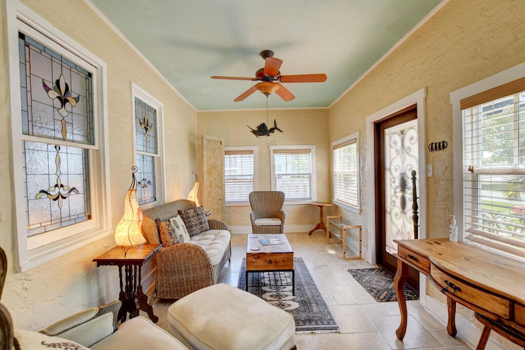 241 Royal Ct in Delray Beach, FL - Building Photo