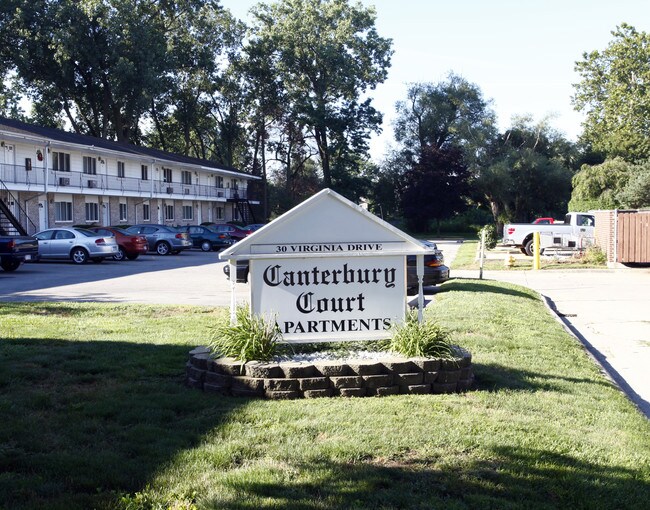 Canterbury Court Apartments in Monroe, MI - Building Photo - Building Photo