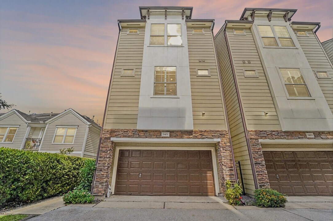 2421 Beall St in Houston, TX - Building Photo