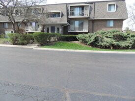 204 E Bailey Rd in Naperville, IL - Building Photo